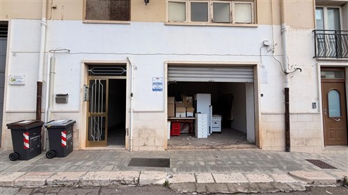 Centrale Appartamento Con Box Auto e Deposito.